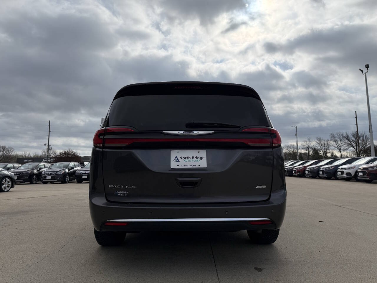 Used 2023 Chrysler Pacifica Touring-L AWD/4WD image 31