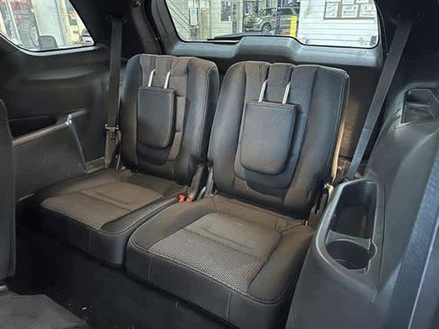 Certified 2018 Ford Explorer XLT image 28