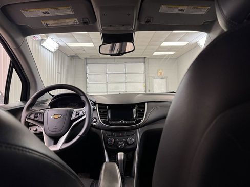 Used 2018 Chevrolet Trax LT w/ LT Convenience Package image 19