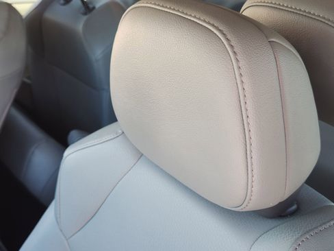 Used 2023 Toyota Sienna XLE image 19