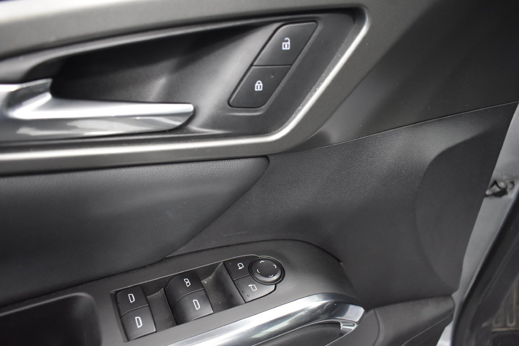 Used 2025 Chevrolet Traverse LT FWD image 16