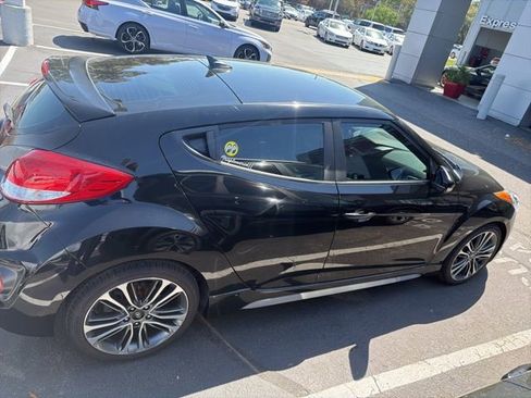 Used 2017 Hyundai Veloster Turbo image 9