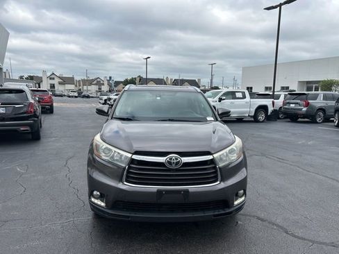 Used 2015 Toyota Highlander Limited Platinum FWD image 3