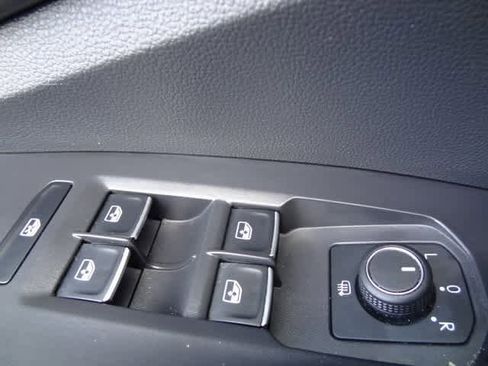 Used 2024 Volkswagen Jetta SE image 15