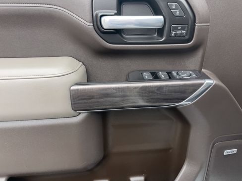 Used 2020 Chevrolet Silverado 2500 LTZ w/ LTZ Premium Package image 16