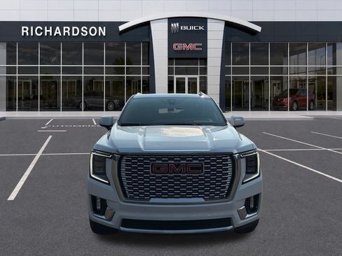 Used 2022 GMC Yukon XL Denali AWD/4WD image 9