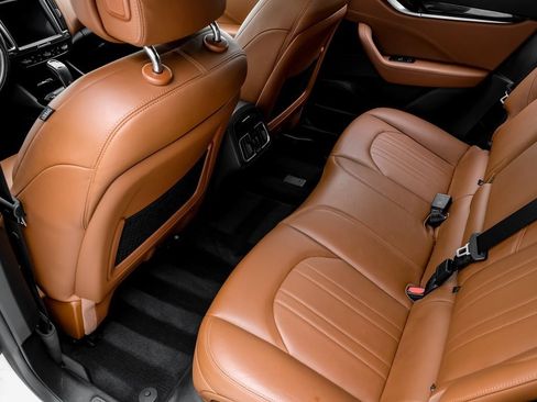 Used 2020 Maserati Levante image 36