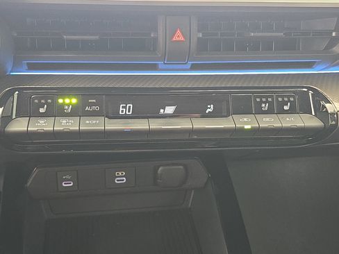 Used 2024 Toyota Prius Limited image 23