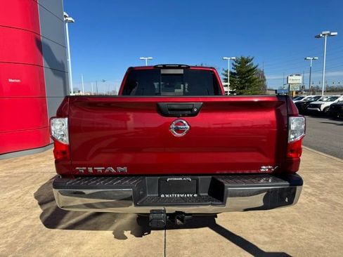 Used 2018 Nissan Titan SV image 5