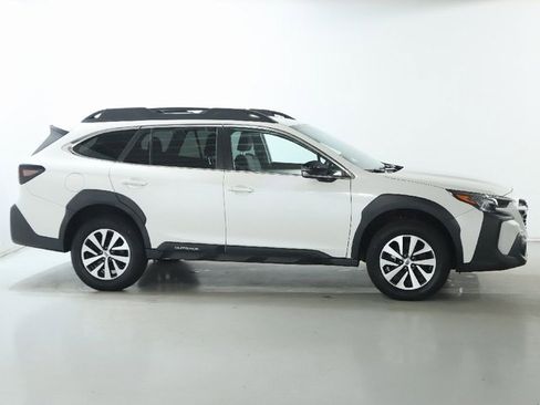 Used 2023 Subaru Outback Premium image 11