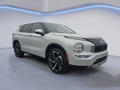 Used 2024 Mitsubishi Outlander SE image 7