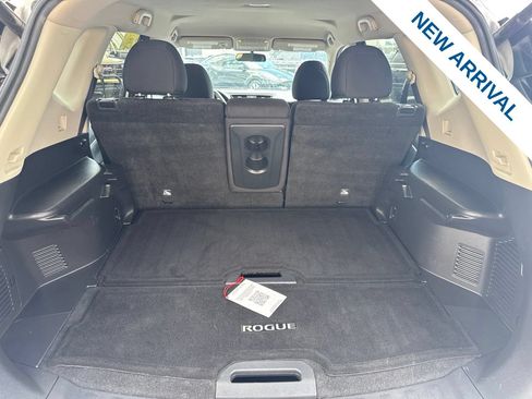 Used 2018 Nissan Rogue SV AWD/4WD image 13