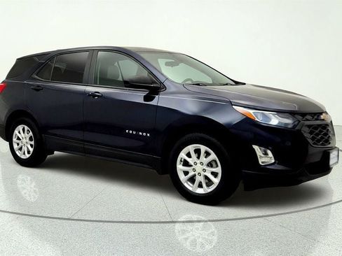 Used 2020 Chevrolet Equinox LS w/ LS Convenience Package FWD image 3