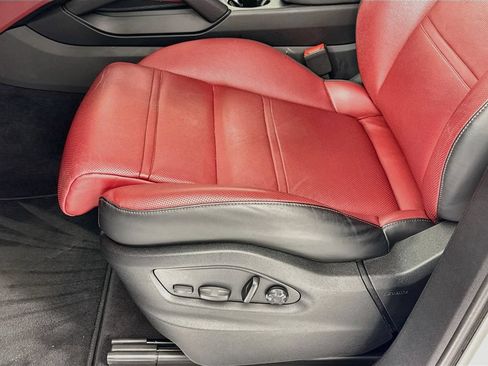 Certified 2024 Porsche Cayenne AWD/4WD image 13