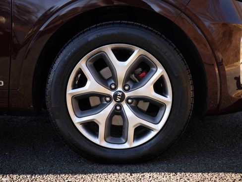 Used 2019 Kia Sorento SX image 27