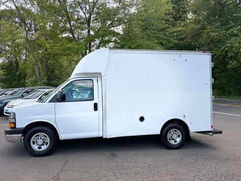 Used 2016 Chevrolet Express 3500 RWD image 4