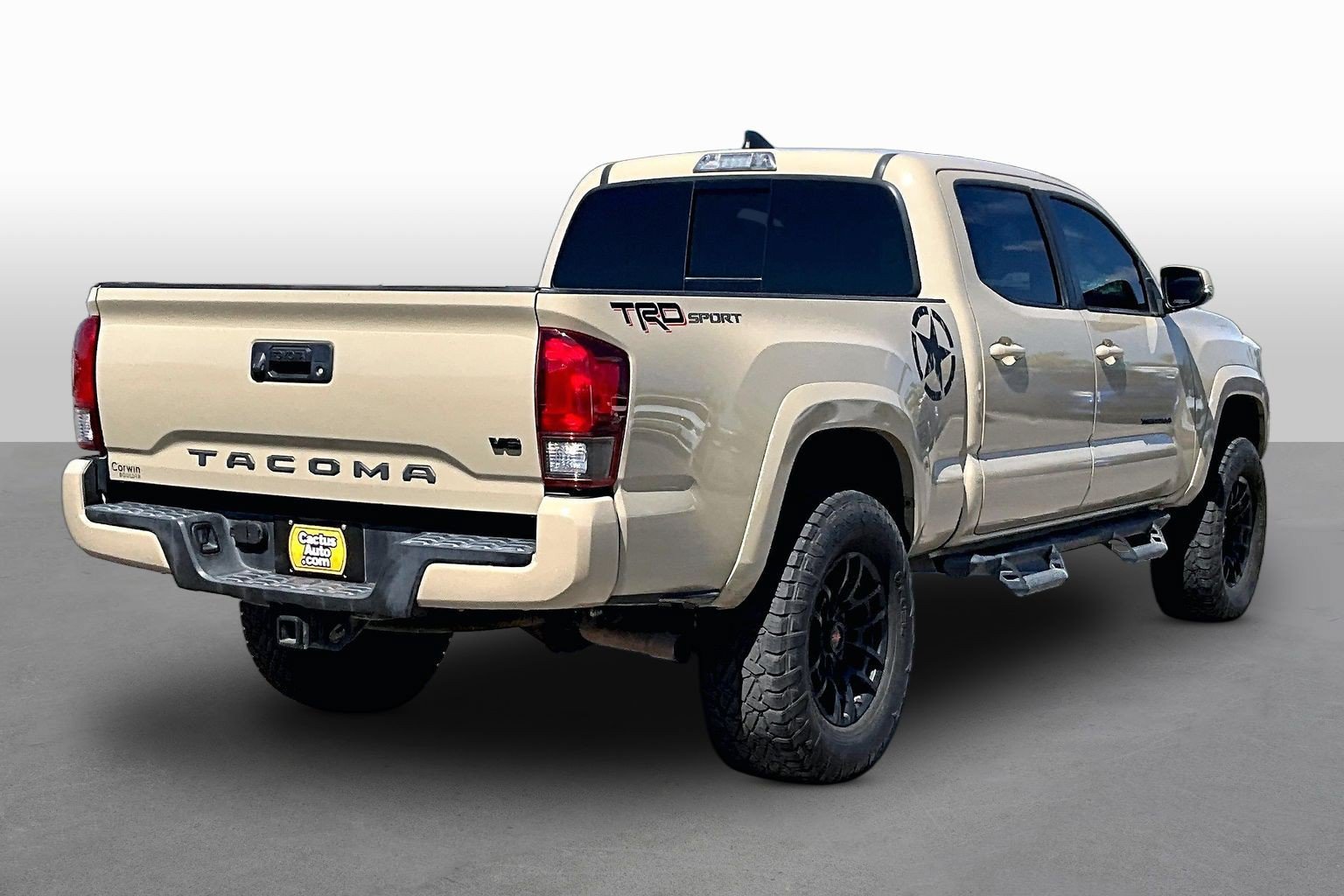 Used 2019 Toyota Tacoma TRD Sport RWD image 2