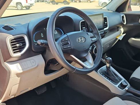 Used 2024 Hyundai Venue SEL FWD image 10