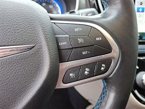 Certified 2021 Chrysler Pacifica Touring-L image 18