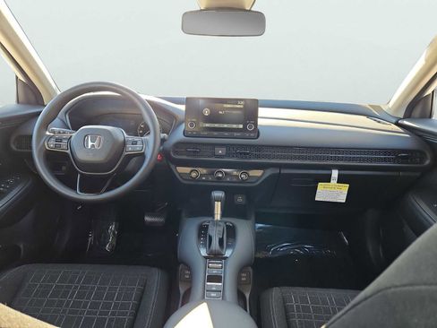Certified 2025 Honda HR-V LX image 3
