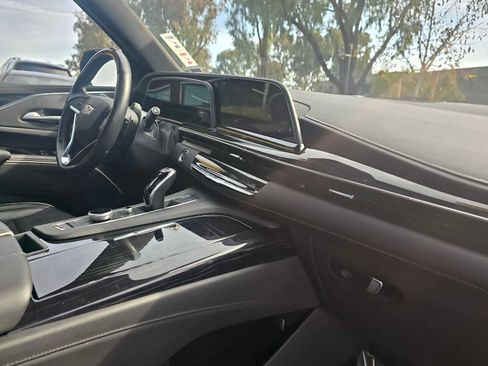 Used 2024 Cadillac Escalade Sport image 12