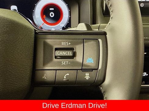 Used 2025 Nissan Rogue SL FWD image 14