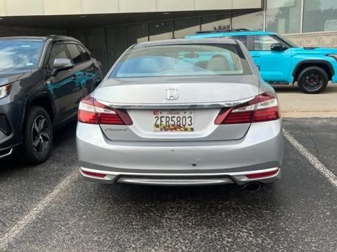 Used 2017 Honda Accord LX image 7