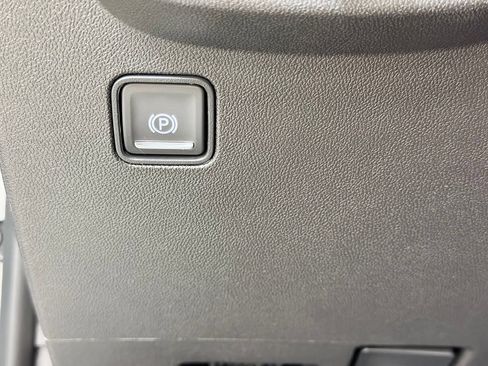 Used 2024 GMC Terrain SLE w/ Driver Convenience Package FWD image 41