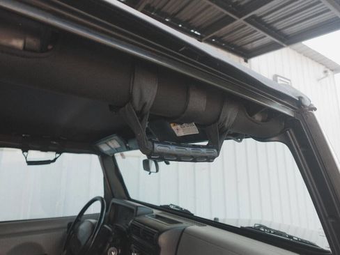 Used 2003 Jeep Wrangler X image 17