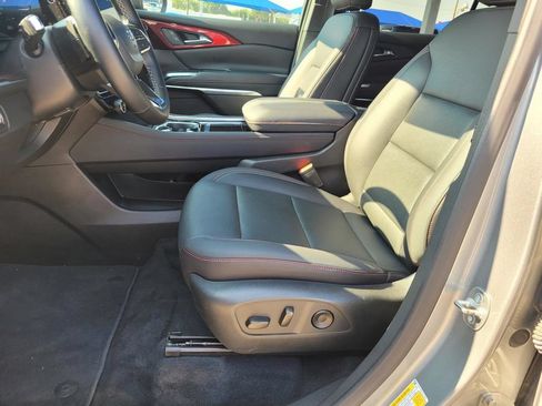 Used 2025 Chevrolet Traverse Z71 AWD/4WD image 18