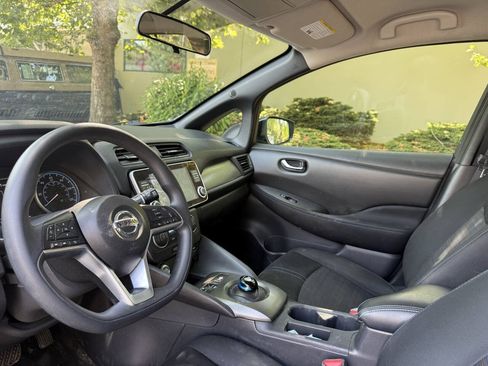 Used 2019 Nissan Leaf S Plus w/ Protection Package FWD image 2