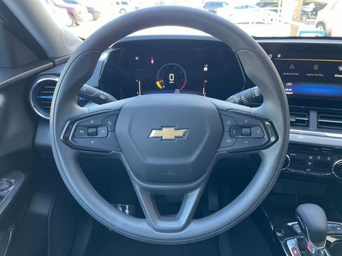 Used 2025 Chevrolet Trax LT image 28