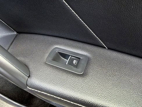 Used 2023 Volkswagen Tiguan SE w/ Panoramic Sunroof Package FWD image 33