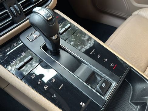 Certified 2023 Porsche Macan w/ Premium Package Plus image 14