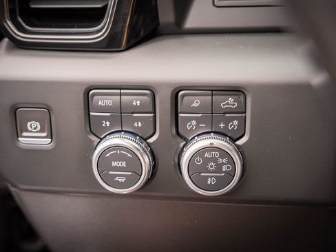 Used 2022 GMC Sierra 1500 AT4 w/ AT4 Premium Package image 23