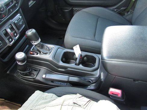 Used 2020 Jeep Wrangler Sport AWD/4WD image 27