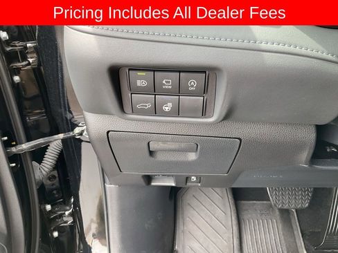 Used 2024 Toyota Highlander Limited AWD/4WD image 6