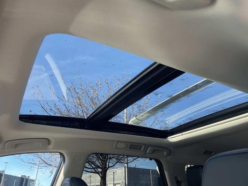 Used 2022 Nissan Pathfinder SL w/ SL Premium Package image 16