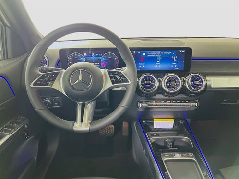 New 2026 Mercedes-Benz GLB 250 4MATIC image 26