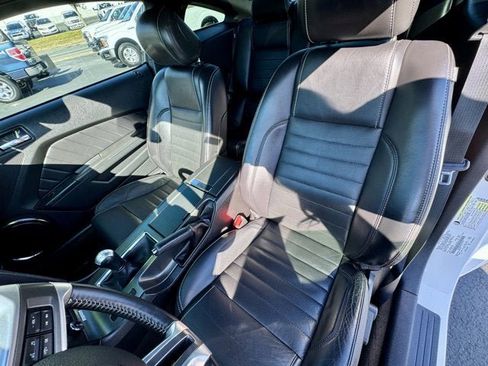 Used 2013 Ford Mustang Premium image 10
