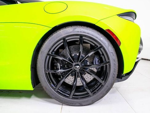 Used 2024 McLaren Artura RWD image 14