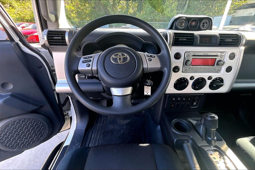 Used 2011 Toyota FJ Cruiser 4WD w/ Convenience Pkg image 4