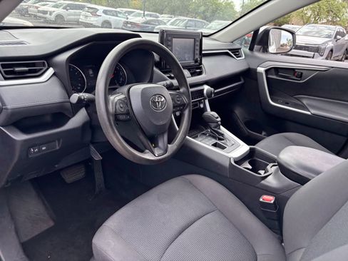 Used 2021 Toyota RAV4 LE w/ Carpet Mat Package (TMS) AWD/4WD image 16
