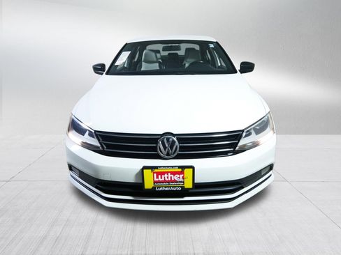 Used 2016 Volkswagen Jetta Sport image 2