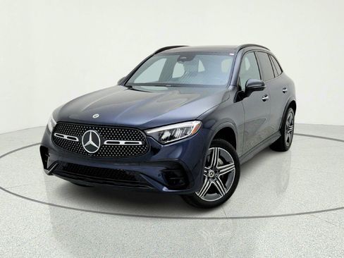 Used 2023 Mercedes-Benz GLC 300 4MATIC image 2
