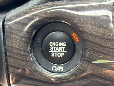 Used 2017 Jeep Grand Cherokee Overland RWD image 24
