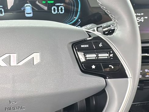 New 2025 Kia Niro EX image 22