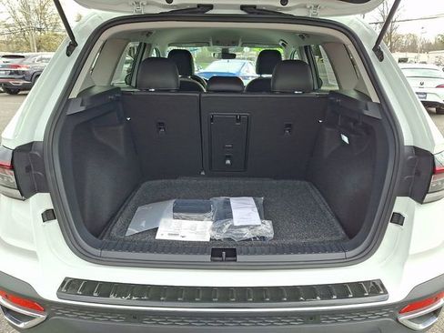 Used 2025 Volkswagen Taos SE image 29