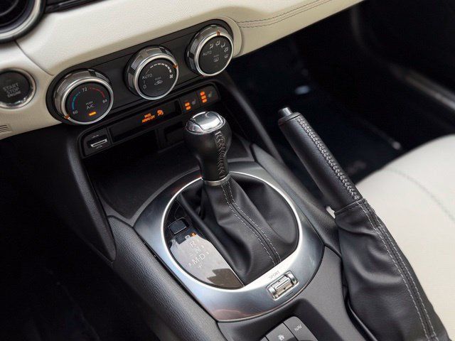Used 2021 MAZDA MX-5 Miata RF Grand Touring RWD image 32