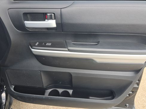 Used 2017 Toyota Tundra SR5 w/ SR5 Upgrade Package image 31